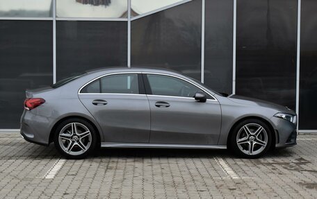 Mercedes-Benz A-Класс, 2018 год, 3 250 000 рублей, 5 фотография