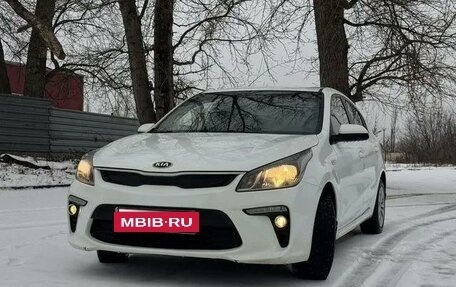 KIA Rio IV, 2018 год, 1 215 000 рублей, 2 фотография