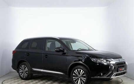 Mitsubishi Outlander III рестайлинг 3, 2021 год, 2 350 000 рублей, 1 фотография