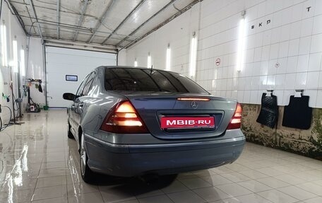 Mercedes-Benz C-Класс, 2005 год, 950 000 рублей, 4 фотография