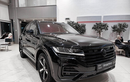 Volkswagen Touareg III, 2019 год, 4 800 000 рублей, 3 фотография