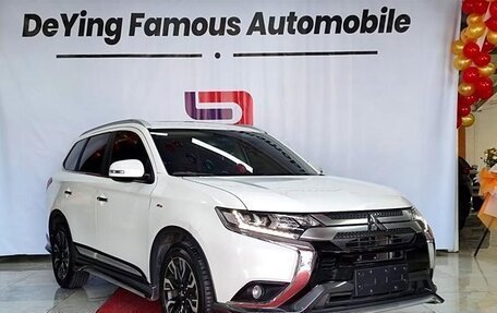 Mitsubishi Outlander III рестайлинг 3, 2021 год, 2 500 000 рублей, 2 фотография