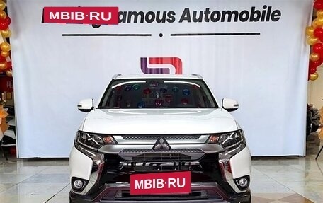 Mitsubishi Outlander III рестайлинг 3, 2021 год, 2 500 000 рублей, 6 фотография