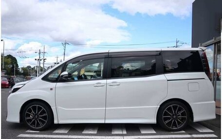 Toyota Noah III, 2021 год, 2 195 000 рублей, 7 фотография