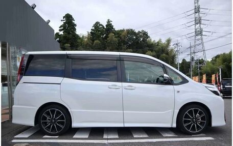 Toyota Noah III, 2021 год, 2 195 000 рублей, 8 фотография