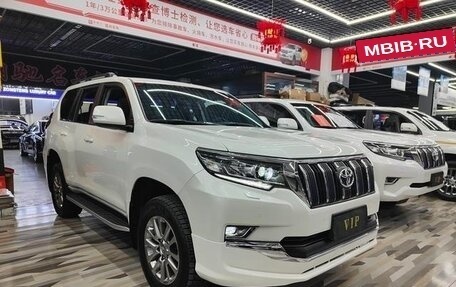 Toyota Land Cruiser Prado 150 рестайлинг 2, 2018 год, 7 890 000 рублей, 1 фотография