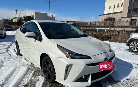 Toyota Prius IV XW50, 2021 год, 1 740 000 рублей, 3 фотография