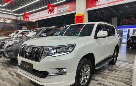 Toyota Land Cruiser Prado 150 рестайлинг 2, 2018 год, 7 890 000 рублей, 4 фотография