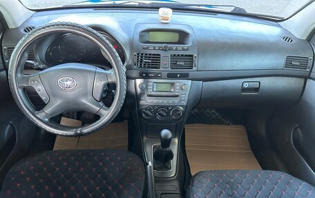 Toyota Avensis III рестайлинг, 2004 год, 720 000 рублей, 20 фотография