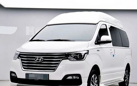 Hyundai Grand Starex Grand Starex I рестайлинг 2, 2020 год, 2 700 000 рублей, 2 фотография