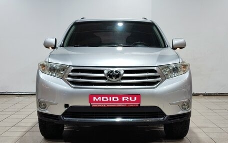 Toyota Highlander III, 2011 год, 2 000 000 рублей, 2 фотография