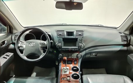 Toyota Highlander III, 2011 год, 2 000 000 рублей, 15 фотография