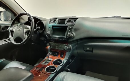 Toyota Highlander III, 2011 год, 2 000 000 рублей, 14 фотография