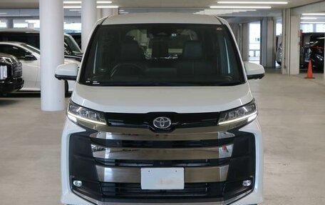 Toyota Noah, 2022 год, 2 887 000 рублей, 1 фотография