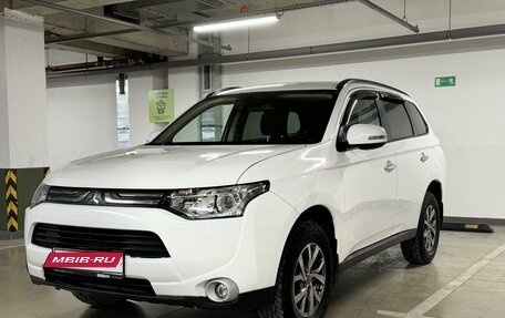 Mitsubishi Outlander III рестайлинг 3, 2013 год, 1 415 000 рублей, 2 фотография