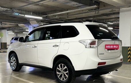 Mitsubishi Outlander III рестайлинг 3, 2013 год, 1 415 000 рублей, 4 фотография