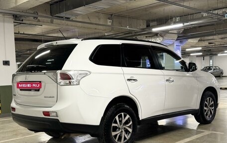 Mitsubishi Outlander III рестайлинг 3, 2013 год, 1 415 000 рублей, 5 фотография