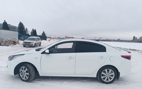 KIA Rio IV, 2018 год, 1 100 000 рублей, 2 фотография