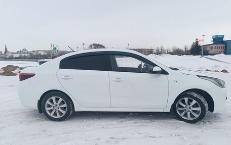 KIA Rio IV, 2018 год, 1 100 000 рублей, 4 фотография