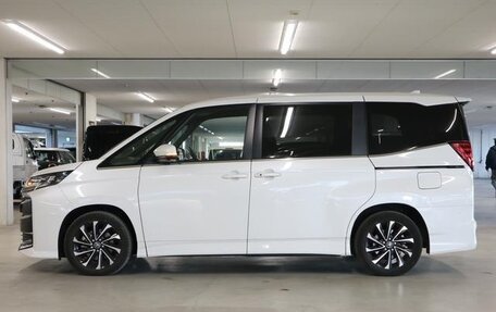 Toyota Noah, 2022 год, 2 887 000 рублей, 7 фотография