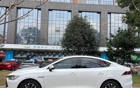 BYD Qin, 2022 год, 1 530 000 рублей, 3 фотография