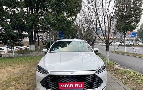 BYD Qin, 2022 год, 1 530 000 рублей, 2 фотография