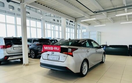 Toyota Prius IV XW50, 2019 год, 2 199 000 рублей, 6 фотография