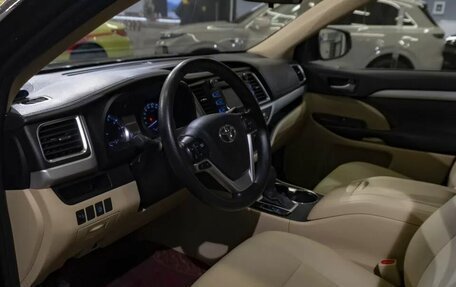 Toyota Highlander III, 2021 год, 3 600 000 рублей, 7 фотография