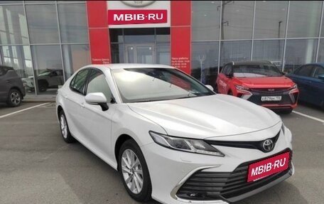 Toyota Camry, 2023 год, 4 950 000 рублей, 7 фотография