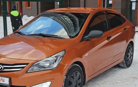 Hyundai Solaris II рестайлинг, 2014 год, 1 000 000 рублей, 2 фотография