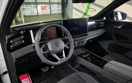 Volkswagen Tiguan, 2024 год, 6 450 000 рублей, 11 фотография