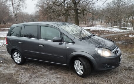 Opel Zafira B, 2011 год, 770 000 рублей, 1 фотография