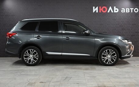 Mitsubishi Outlander III рестайлинг 3, 2017 год, 2 475 000 рублей, 8 фотография