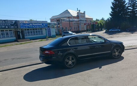 Skoda Superb III рестайлинг, 2011 год, 800 000 рублей, 1 фотография