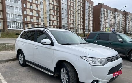 Mitsubishi Outlander III рестайлинг 3, 2013 год, 1 700 000 рублей, 1 фотография