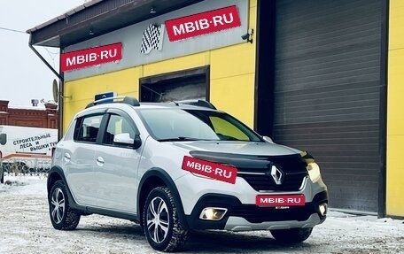 Renault Sandero II рестайлинг, 2019 год, 989 000 рублей, 1 фотография