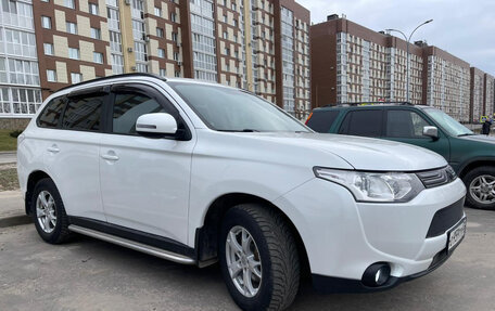 Mitsubishi Outlander III рестайлинг 3, 2013 год, 1 700 000 рублей, 5 фотография