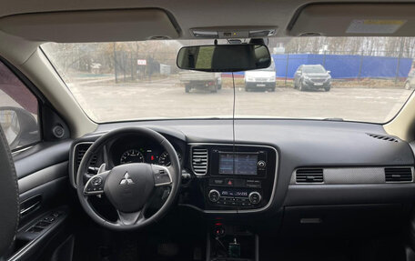 Mitsubishi Outlander III рестайлинг 3, 2013 год, 1 700 000 рублей, 11 фотография