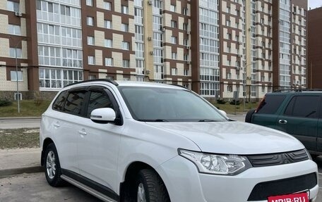 Mitsubishi Outlander III рестайлинг 3, 2013 год, 1 700 000 рублей, 8 фотография