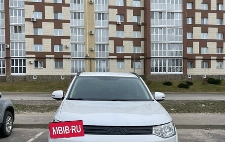 Mitsubishi Outlander III рестайлинг 3, 2013 год, 1 700 000 рублей, 2 фотография