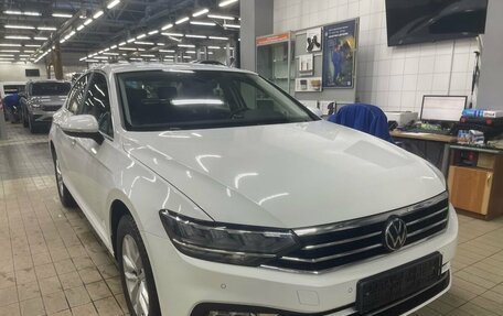 Volkswagen Passat B8 рестайлинг, 2020 год, 2 430 777 рублей, 2 фотография