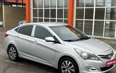 Hyundai Solaris II рестайлинг, 2015 год, 1 100 000 рублей, 3 фотография