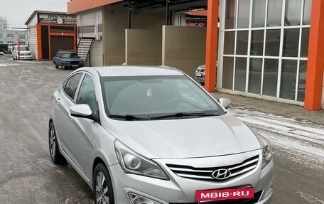 Hyundai Solaris II рестайлинг, 2015 год, 1 100 000 рублей, 4 фотография