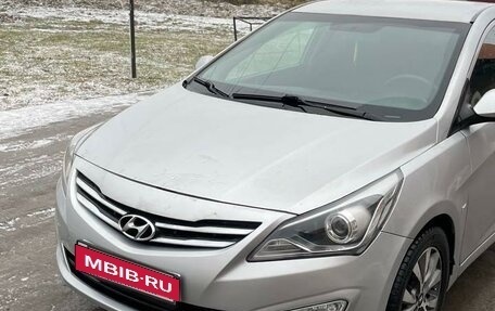 Hyundai Solaris II рестайлинг, 2015 год, 1 100 000 рублей, 11 фотография