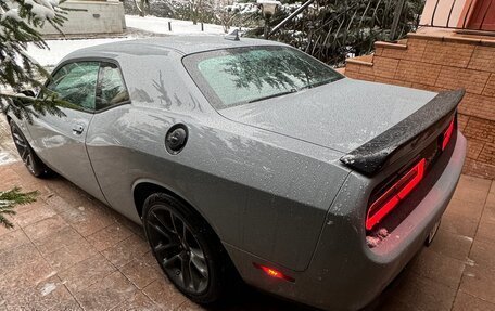 Dodge Challenger III рестайлинг 2, 2021 год, 6 600 000 рублей, 2 фотография