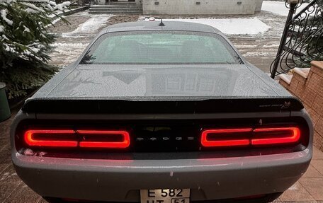 Dodge Challenger III рестайлинг 2, 2021 год, 6 600 000 рублей, 3 фотография