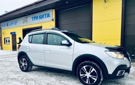 Renault Sandero II рестайлинг, 2019 год, 989 000 рублей, 4 фотография