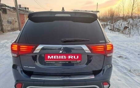 Mitsubishi Outlander III рестайлинг 3, 2022 год, 3 450 000 рублей, 9 фотография