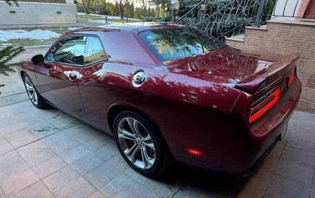 Dodge Challenger III рестайлинг 2, 2022 год, 5 899 999 рублей, 2 фотография