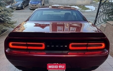 Dodge Challenger III рестайлинг 2, 2022 год, 5 899 999 рублей, 4 фотография